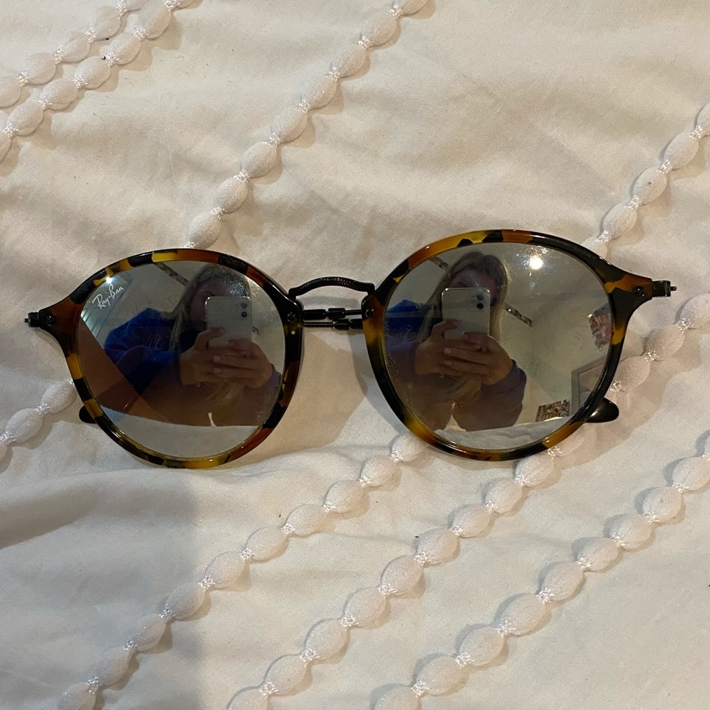 Cute Reflective Raybans!